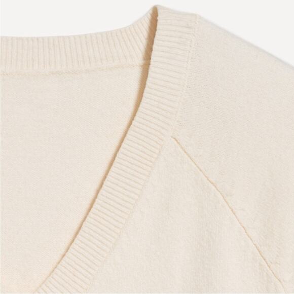 Old Navy Creme SoSoft Loose V Neck
Sweater - Picture 10 of 14